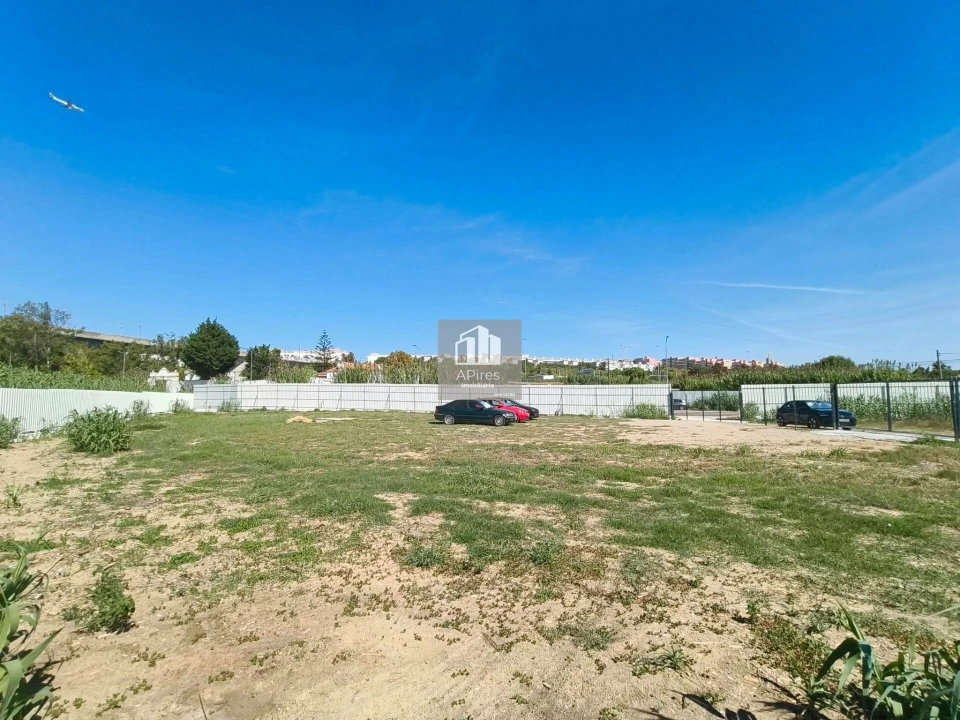 Terreno para Venda em Charneca de Caparica e Sobreda Foto 7