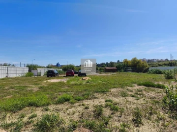 Terreno para Venda em Charneca de Caparica e Sobreda