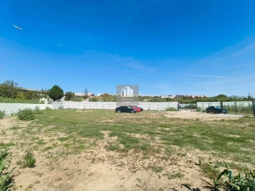 Terreno para Venda em Charneca de Caparica e Sobreda