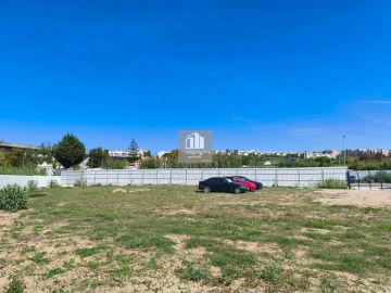 Terreno para Venda em Charneca de Caparica e Sobreda