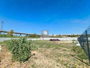 Terreno para Venda em Charneca de Caparica e Sobreda
