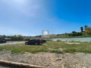 Terreno para Venda em Charneca de Caparica e Sobreda