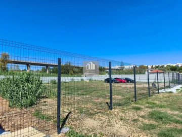 Terreno para Venda em Charneca de Caparica e Sobreda
