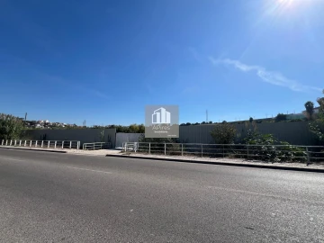 Terreno para Venda em Charneca de Caparica e Sobreda