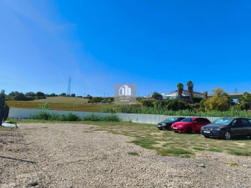 Terreno para Venda em Charneca de Caparica e Sobreda