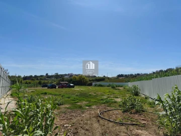 Terreno para Venda em Charneca de Caparica e Sobreda