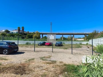 Terreno para Venda em Charneca de Caparica e Sobreda