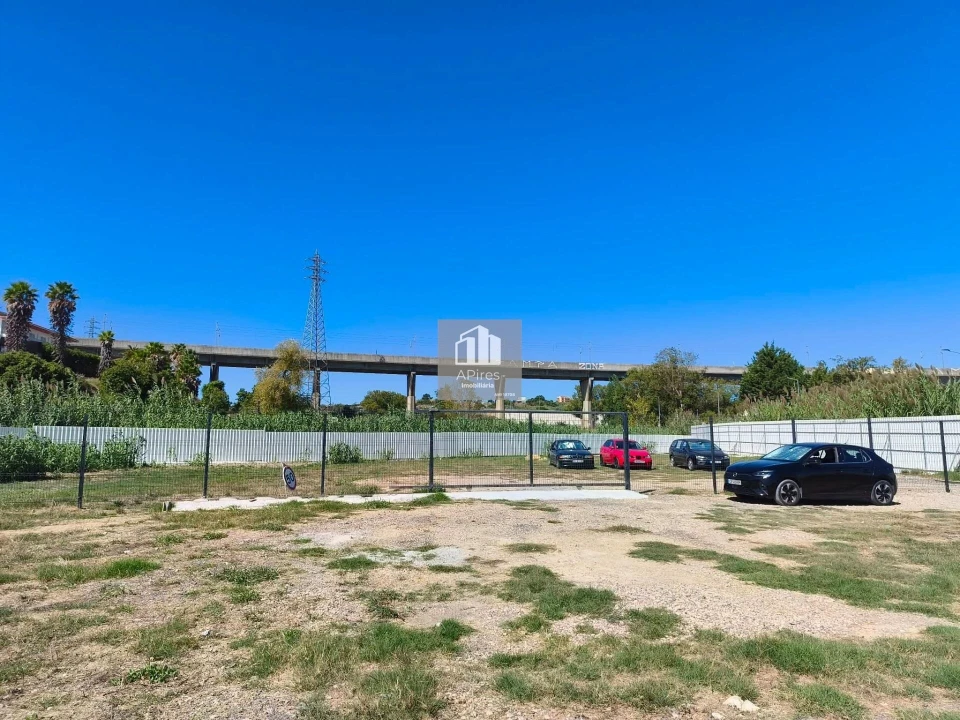 Terreno para Venda em Charneca de Caparica e Sobreda Foto 17