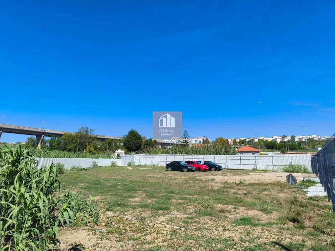 Terreno para Venda em Charneca de Caparica e Sobreda Foto 11