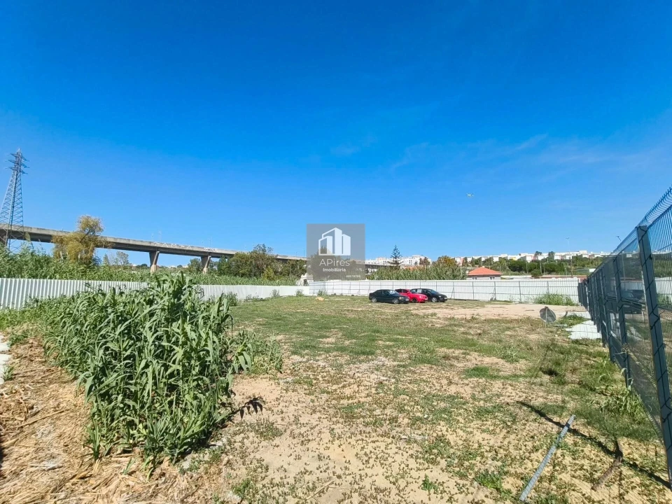 Terreno para Venda em Charneca de Caparica e Sobreda Foto 16