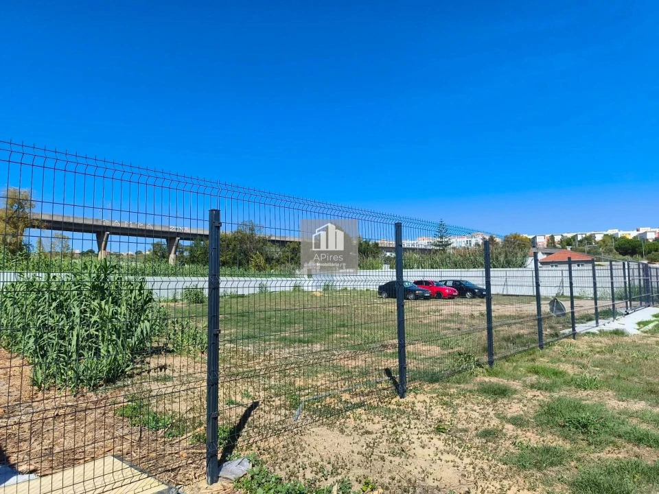 Terreno para Venda em Charneca de Caparica e Sobreda Foto 12