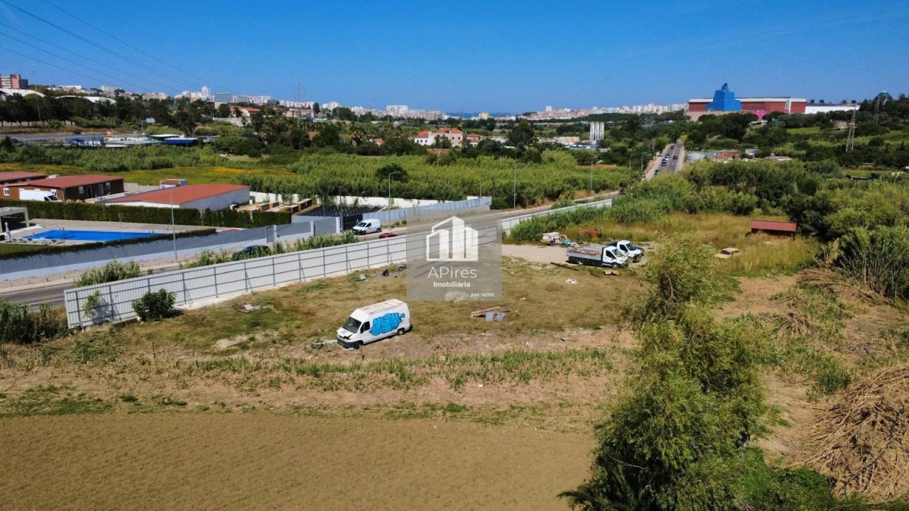 Terreno para Venda em Charneca de Caparica e Sobreda Foto 4