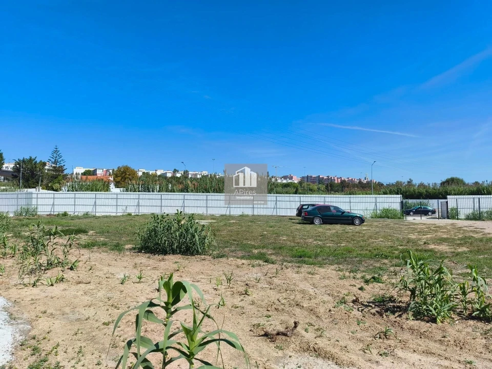 Terreno para Venda em Charneca de Caparica e Sobreda Foto 8