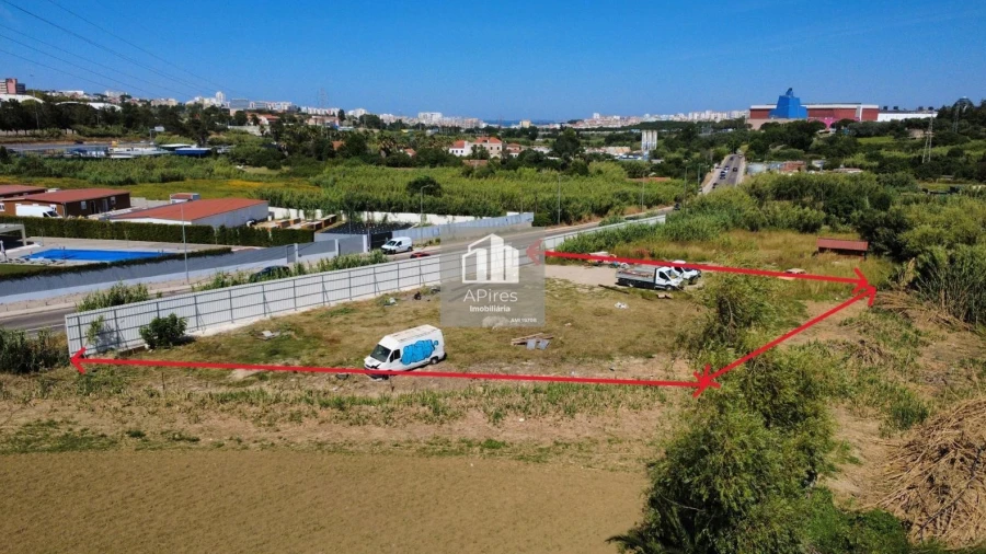 Terreno para Venda em Charneca de Caparica e Sobreda