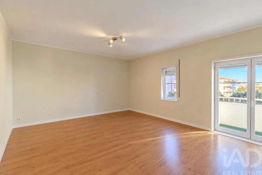 Apartamento T3 para Venda em São Domingos de Rana Foto 1