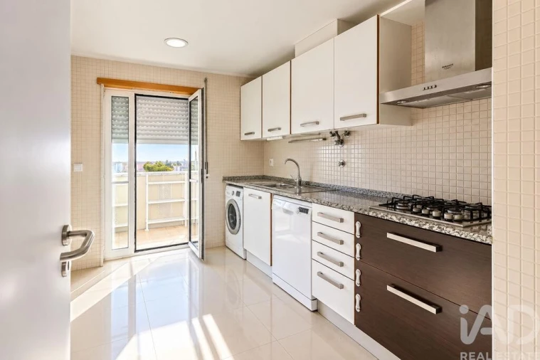 Apartamento T3 para Venda em São Domingos de Rana Foto 18