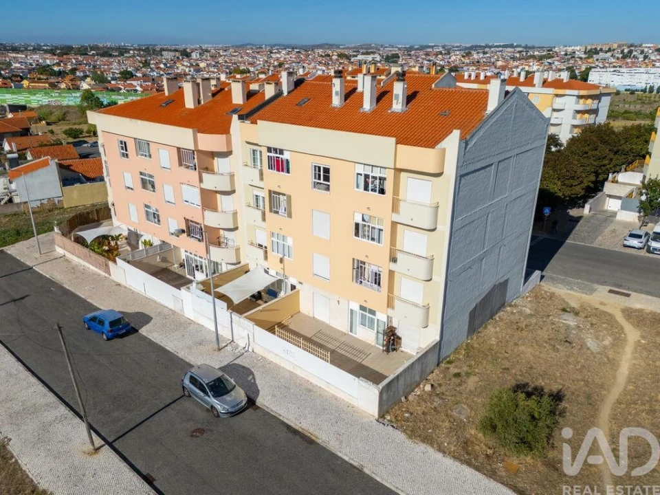 Apartamento T3 para Venda em São Domingos de Rana Foto 32