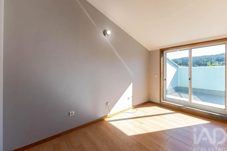 Apartamento T4 para Venda em Canelas Foto 24
