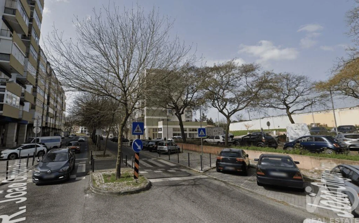 Apartamento T3 para Venda em Benfica Foto 24
