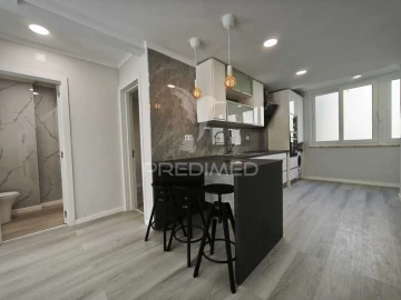 Apartamento T2 para Venda em Benfica