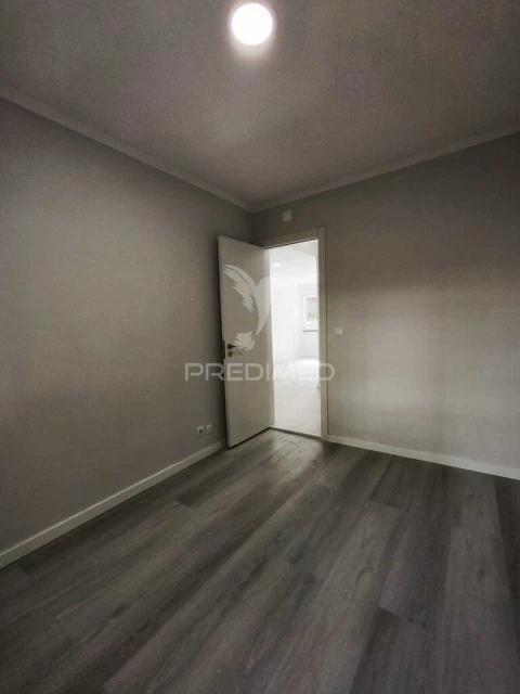 Apartamento T2 para Venda em Benfica