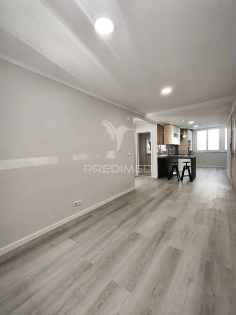 Apartamento T2 para Venda em Benfica