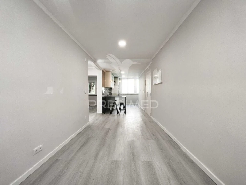 Apartamento T2 para Venda em Benfica Foto 2