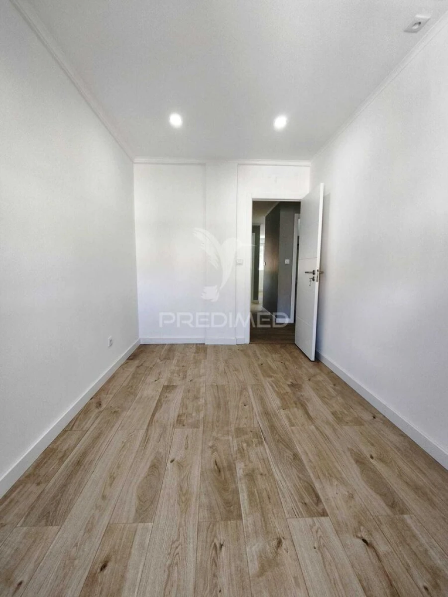 Apartamento T2 para Venda em Odivelas Foto 8