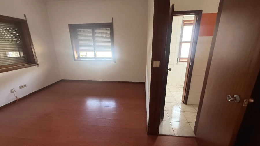 Escritório para Arrendamento em Oliveira, São Paio e São Sebastião Foto 5