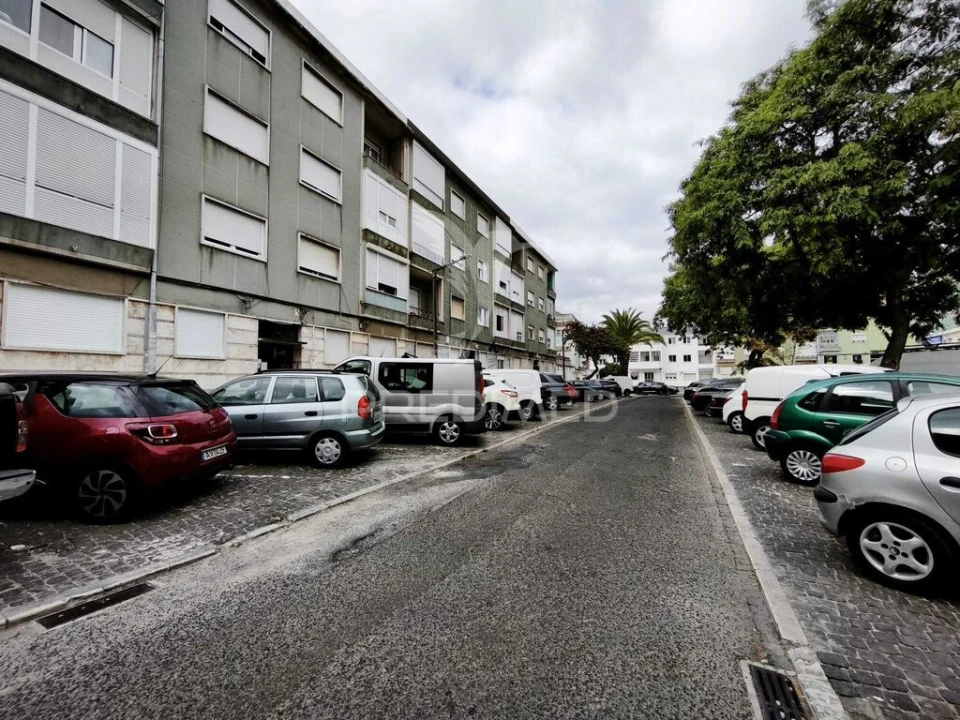 Apartamento T2 para Venda em Odivelas Foto 3
