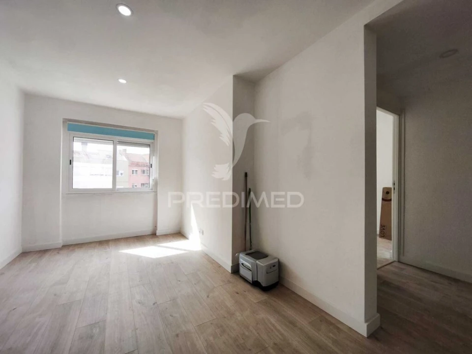 Apartamento T2 para Venda em Odivelas Foto 2