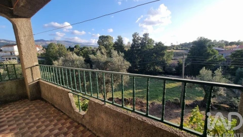 Moradia T2 para Venda em Vila Cortes da Serra