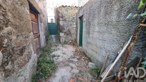 Moradia T2 para Venda em Vila Cortes da Serra