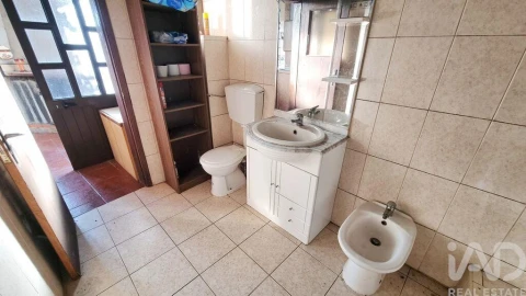 Moradia T2 para Venda em Vila Cortes da Serra