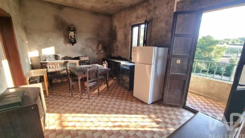 Moradia T2 para Venda em Vila Cortes da Serra