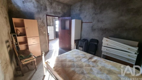 Moradia T2 para Venda em Vila Cortes da Serra
