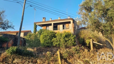 Moradia T2 para Venda em Vila Cortes da Serra
