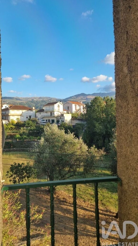 Moradia T2 para Venda em Vila Cortes da Serra