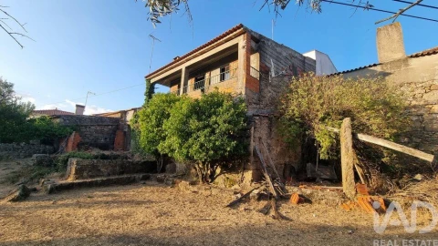 Moradia T2 para Venda em Vila Cortes da Serra