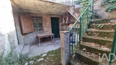 Moradia T2 para Venda em Vila Cortes da Serra