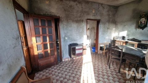 Moradia T2 para Venda em Vila Cortes da Serra