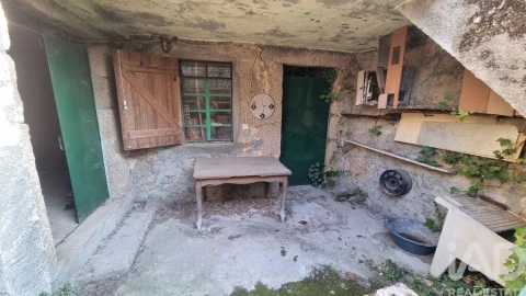 Moradia T2 para Venda em Vila Cortes da Serra
