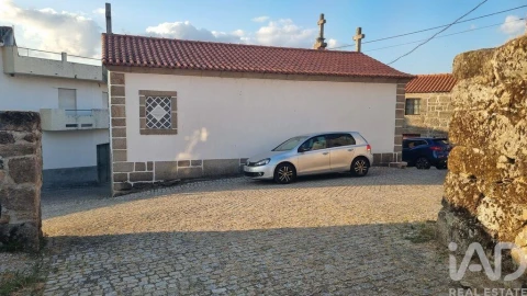 Moradia T2 para Venda em Vila Cortes da Serra