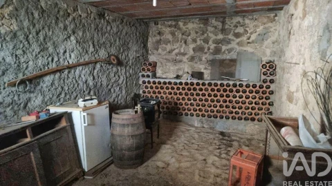 Moradia T2 para Venda em Vila Cortes da Serra