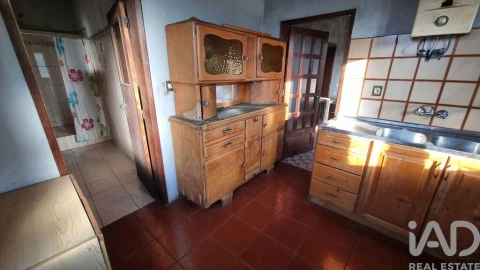 Moradia T2 para Venda em Vila Cortes da Serra