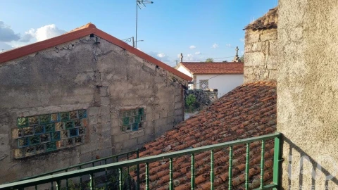 Moradia T2 para Venda em Vila Cortes da Serra