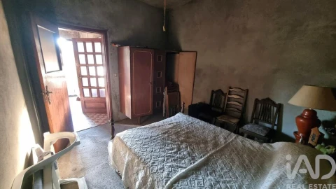 Moradia T2 para Venda em Vila Cortes da Serra