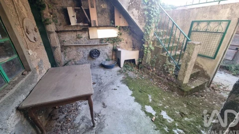 Moradia T2 para Venda em Vila Cortes da Serra