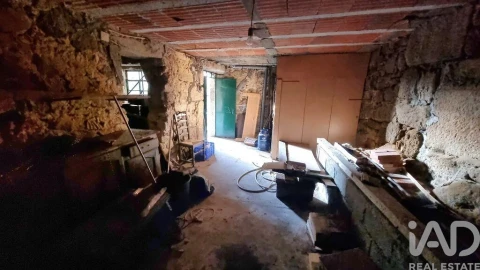 Moradia T2 para Venda em Vila Cortes da Serra