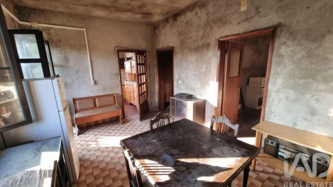 Moradia T2 para Venda em Vila Cortes da Serra